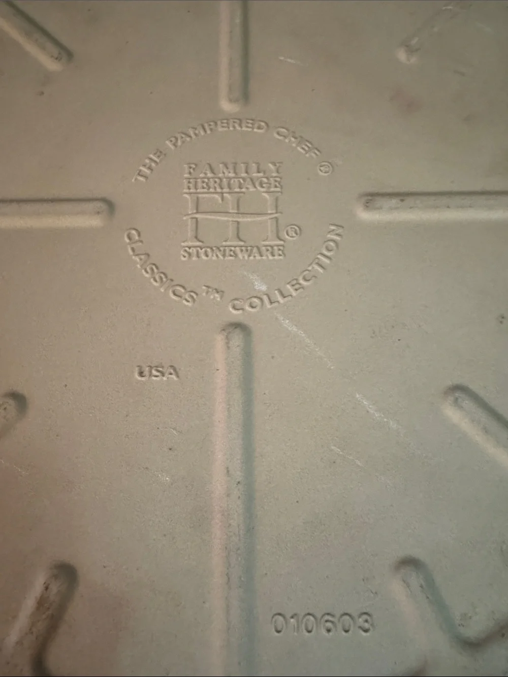 15” Pampered Chef Round Pizza Stone. RETIRED
